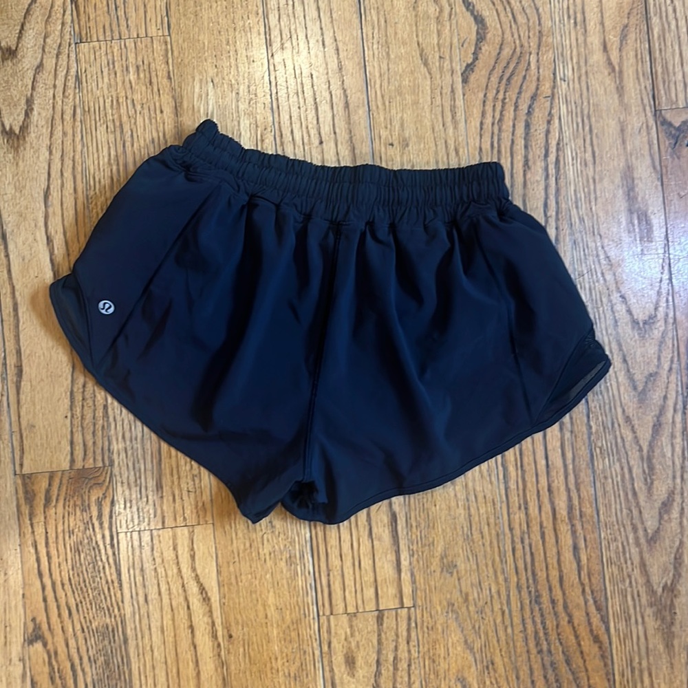 Lululemon running shorts size 6 black in great condition
